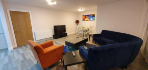 Garland Modern Spacious Apartment, Brentwood 1